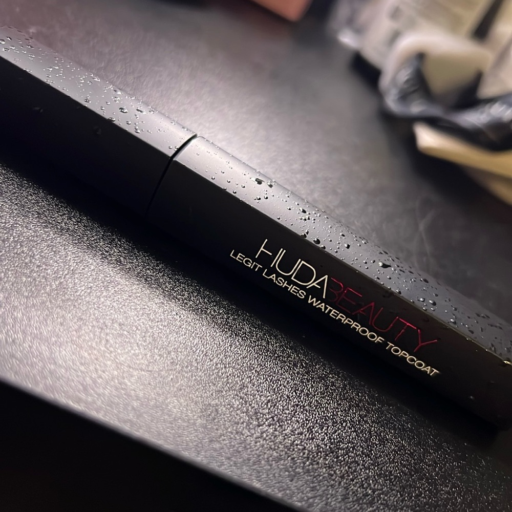 HUDA beauty - Legit Lashes Waterproof Coat
